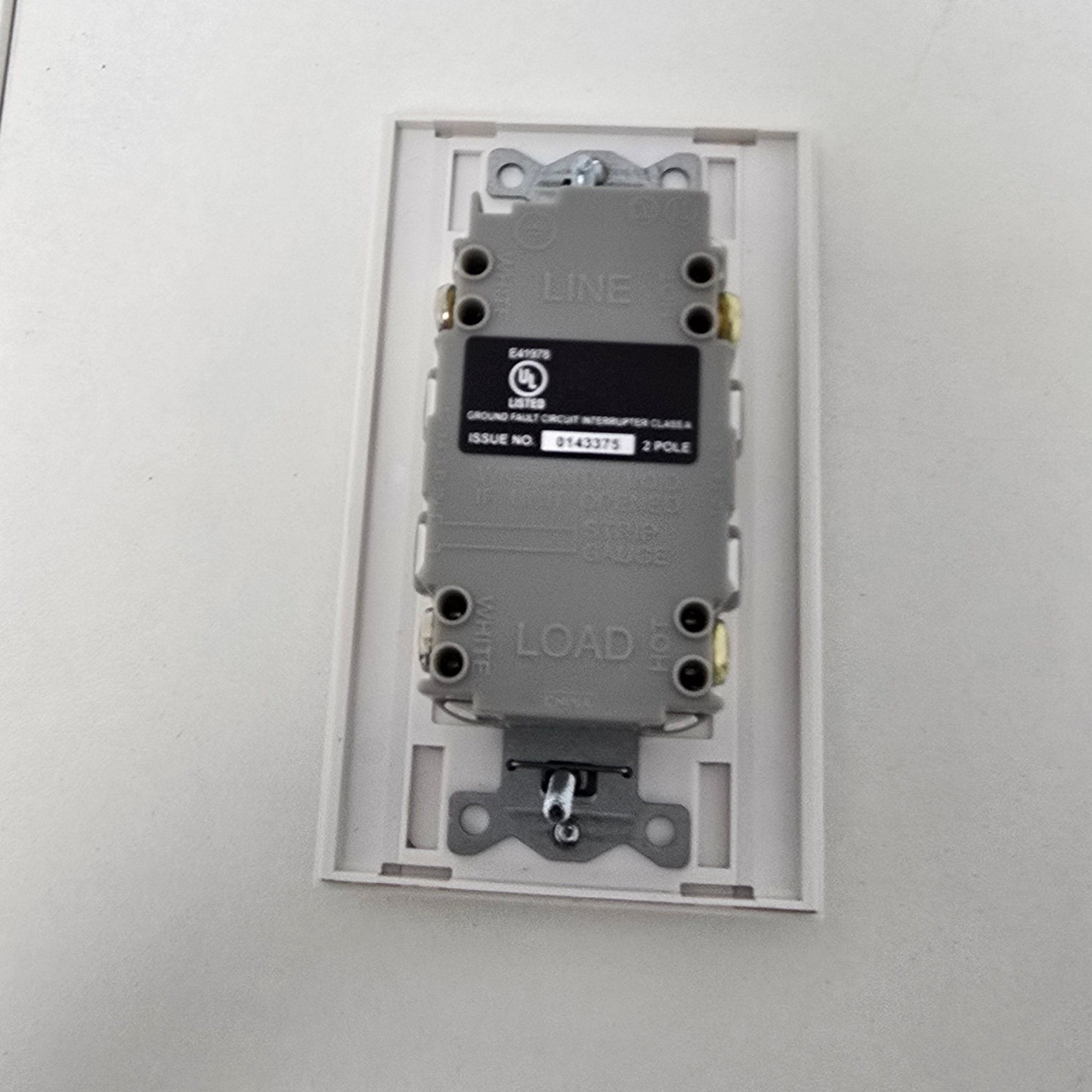 Lutron Nova T Duplex Self-Testing Tamper Resistant GFCI Receptacle (NTR-15-GFST-WH)