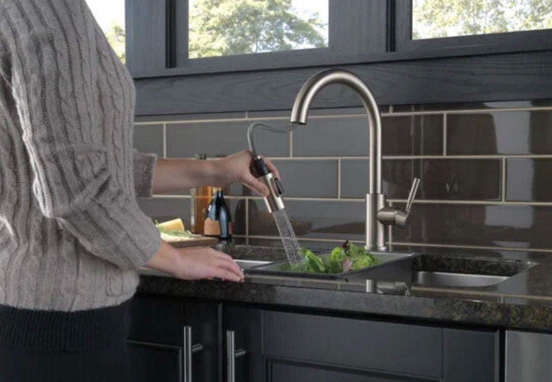 Delta Single-Handle Pull-Down Kitchen Faucet & Soap Dispenser (19933-SPSD-DST)