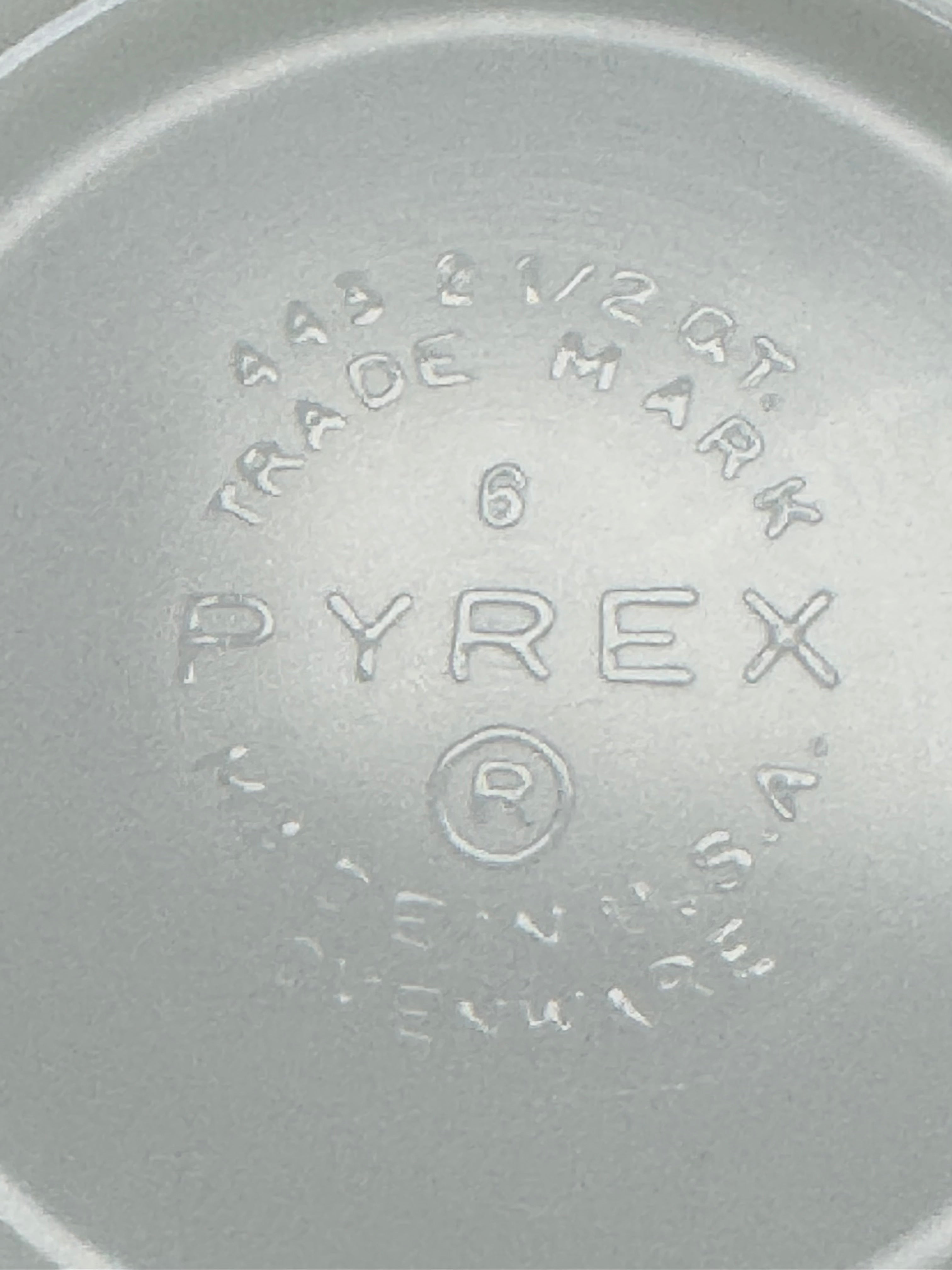 Vintage 2.5 Qt Pyrex Cinderella Mixing Bowl #443