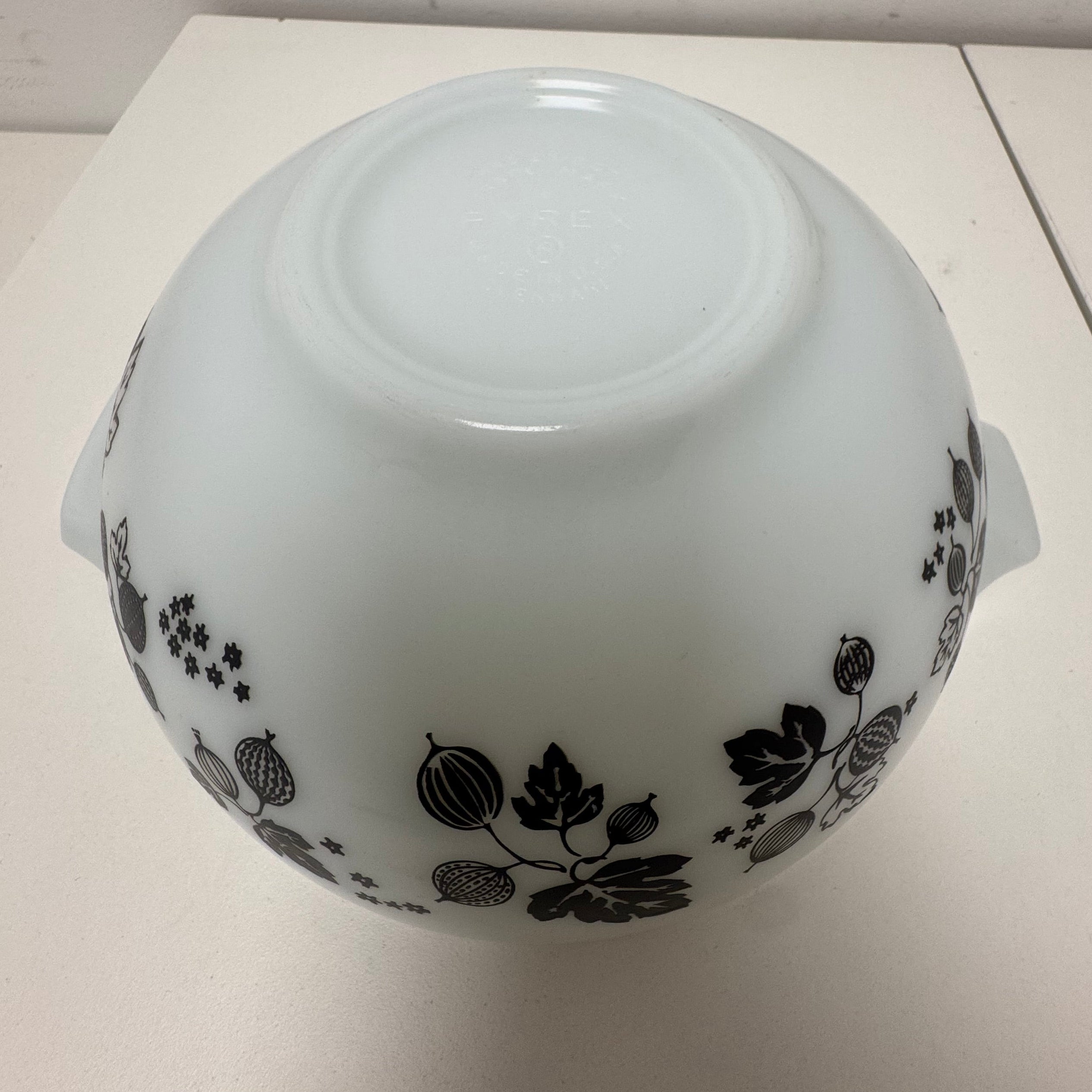 Vintage 2.5 Qt Pyrex Cinderella Mixing Bowl #443