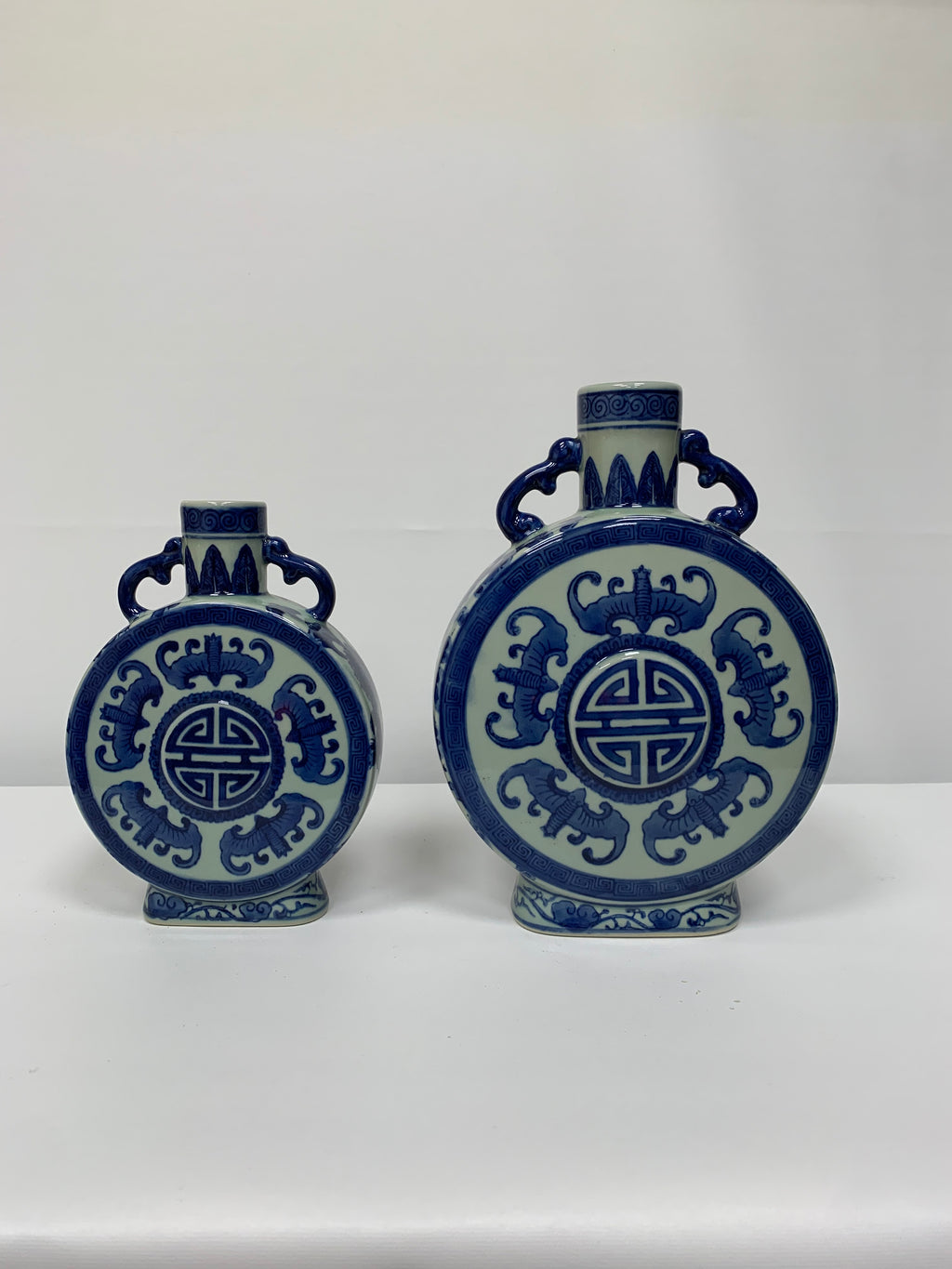 Small (Left) and Large (Right) vases next to each other.
