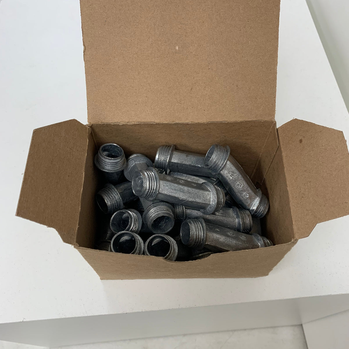 Arlington 6A2 Offset Nipples 3/4" Offset Zinc Die Cast (20 Count)