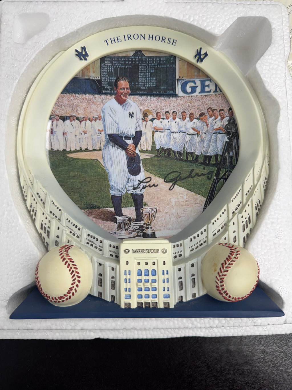 The Bradford Exchange Limited Edition "Lou Gehrig" Collector Plate - Yankee Stadium: 75th Anniversary Collection