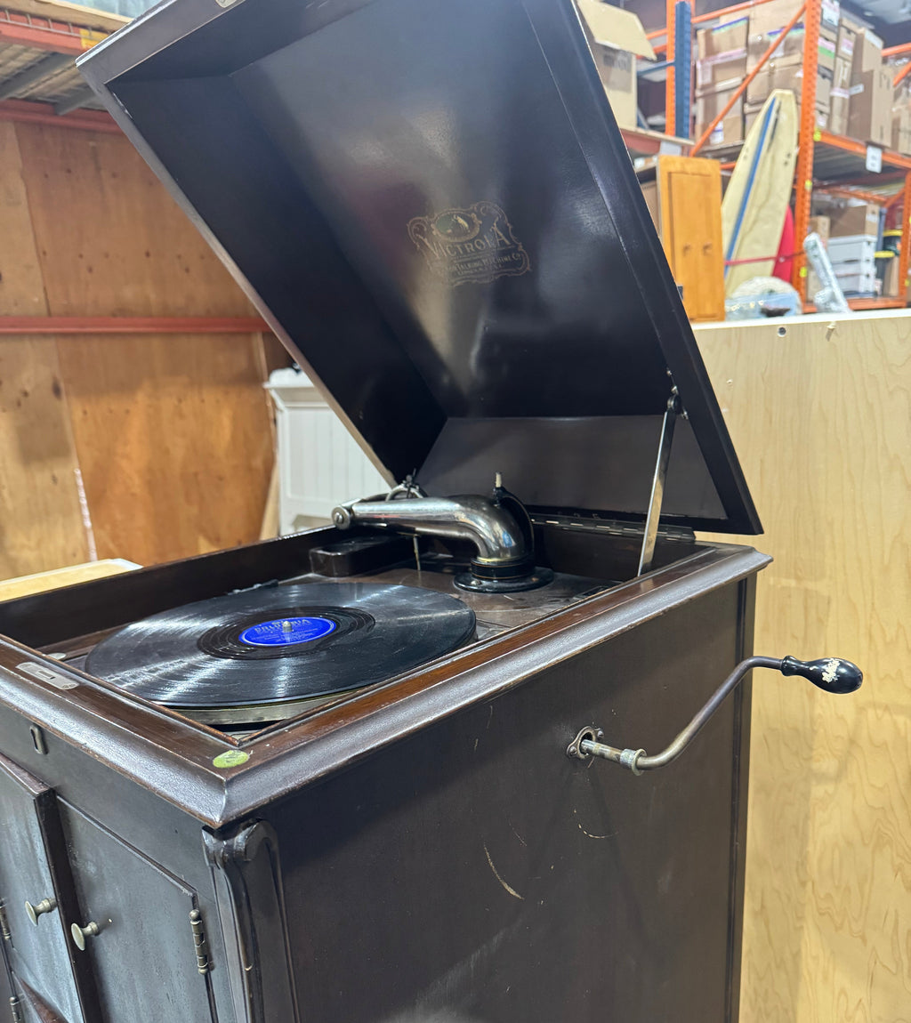 Antique Victor Victrola Model VV-XI Phonograph