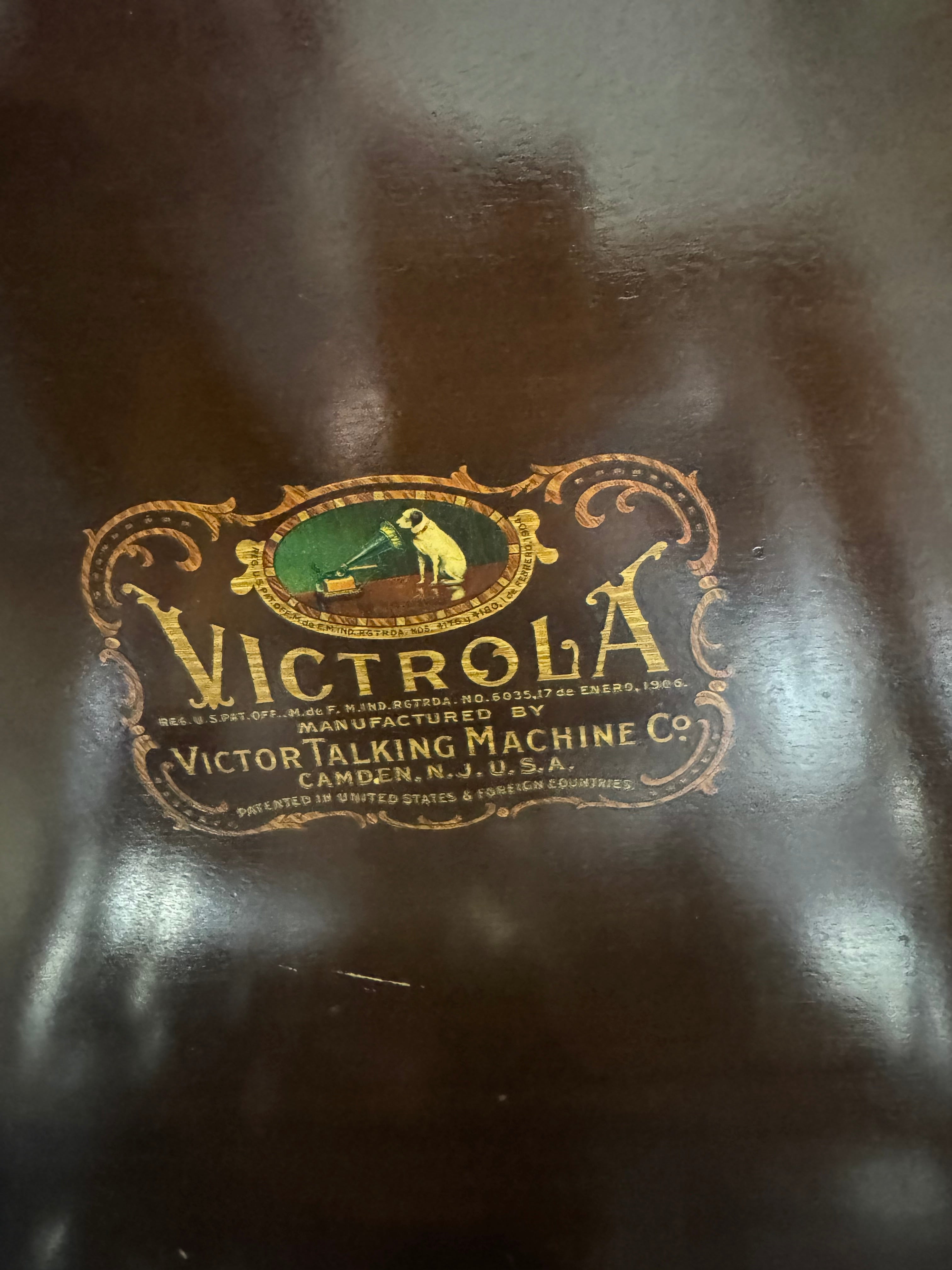 Antique Victor Victrola Model VV-XI Phonograph
