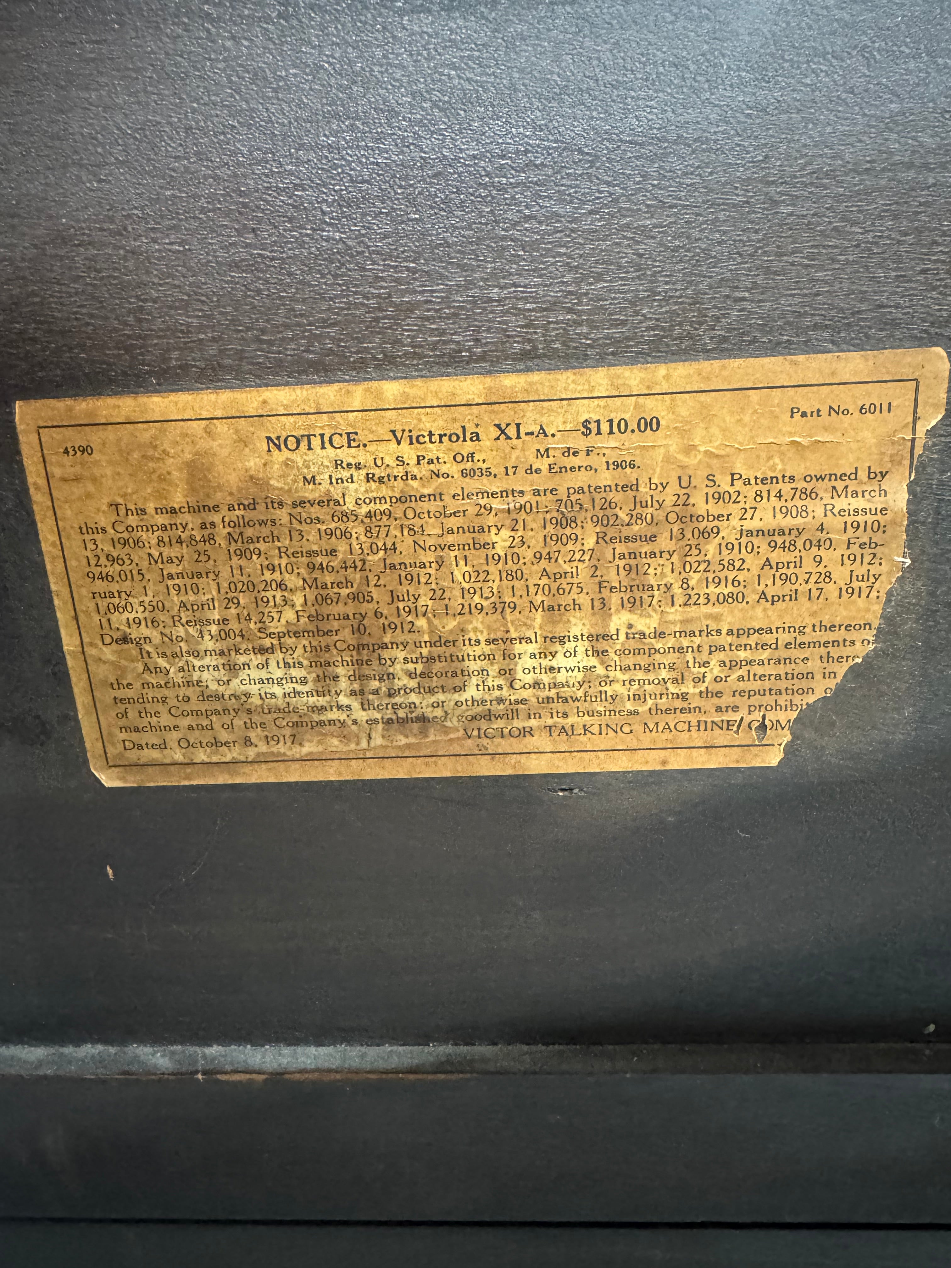 Antique Victor Victrola Model VV-XI Phonograph