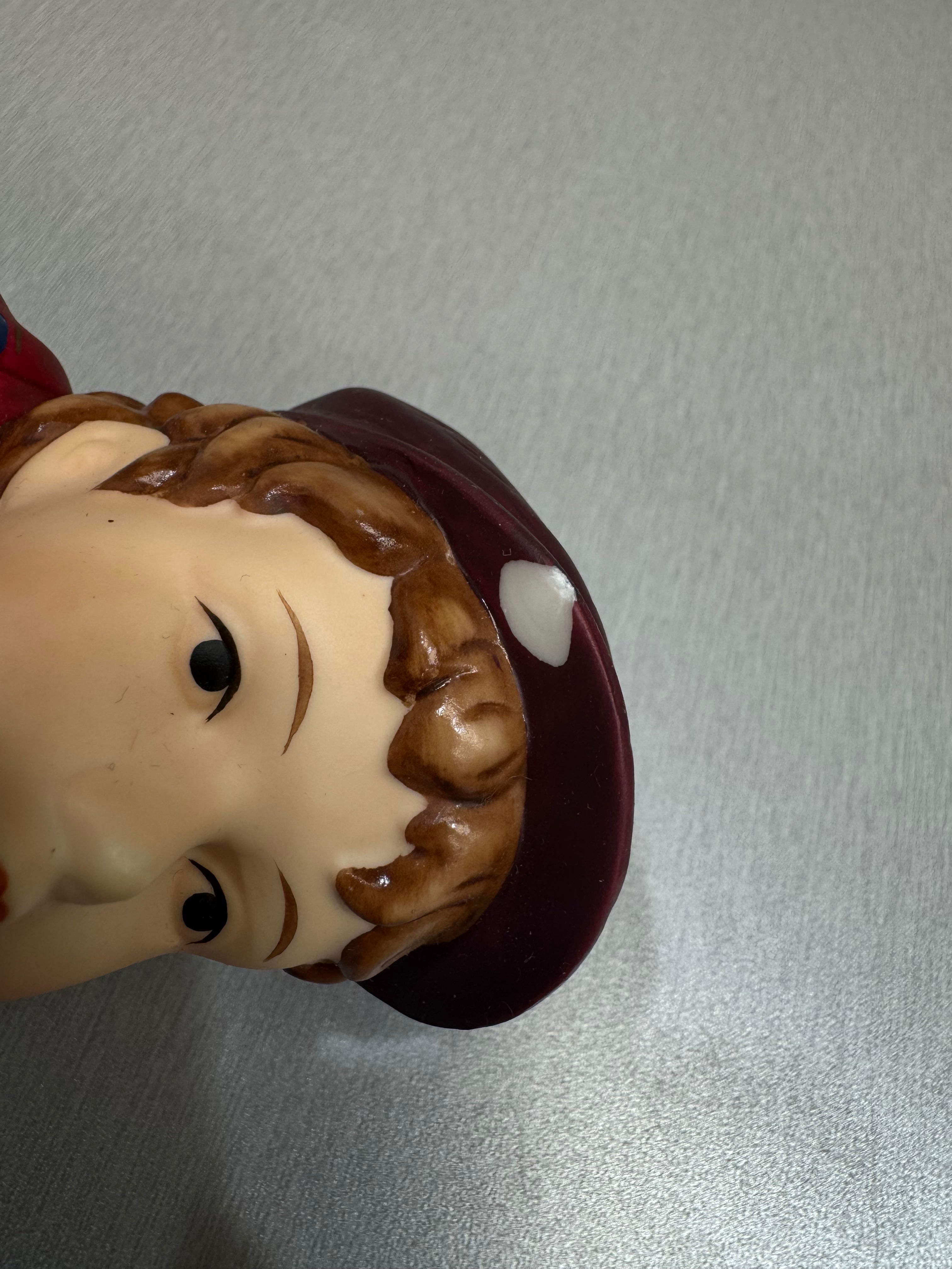 Living Home Traditional Caroler Family Figurines