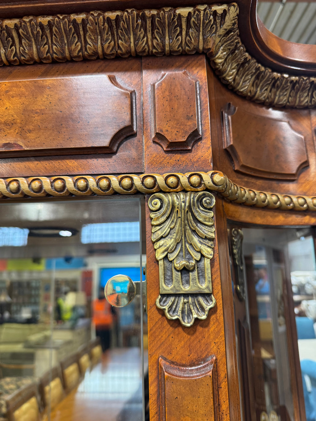 Henredon Grand Provenance Curio Cabinet