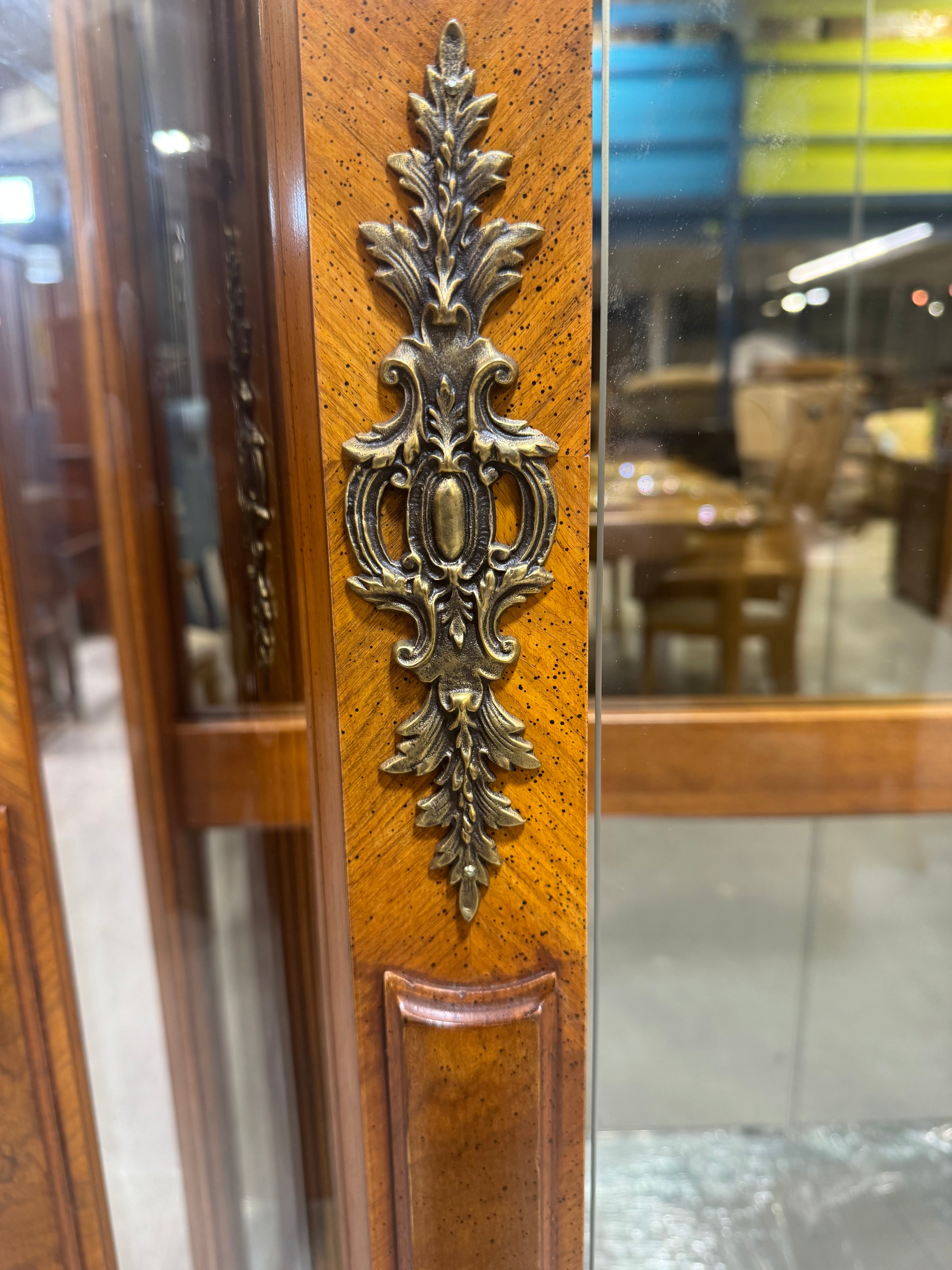 Henredon Grand Provenance Curio Cabinet