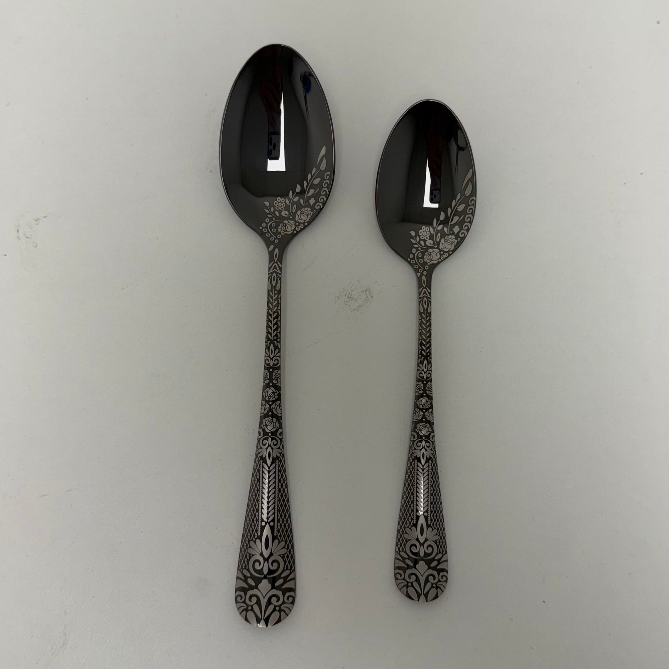 Designer Flatware 24 Piece Set