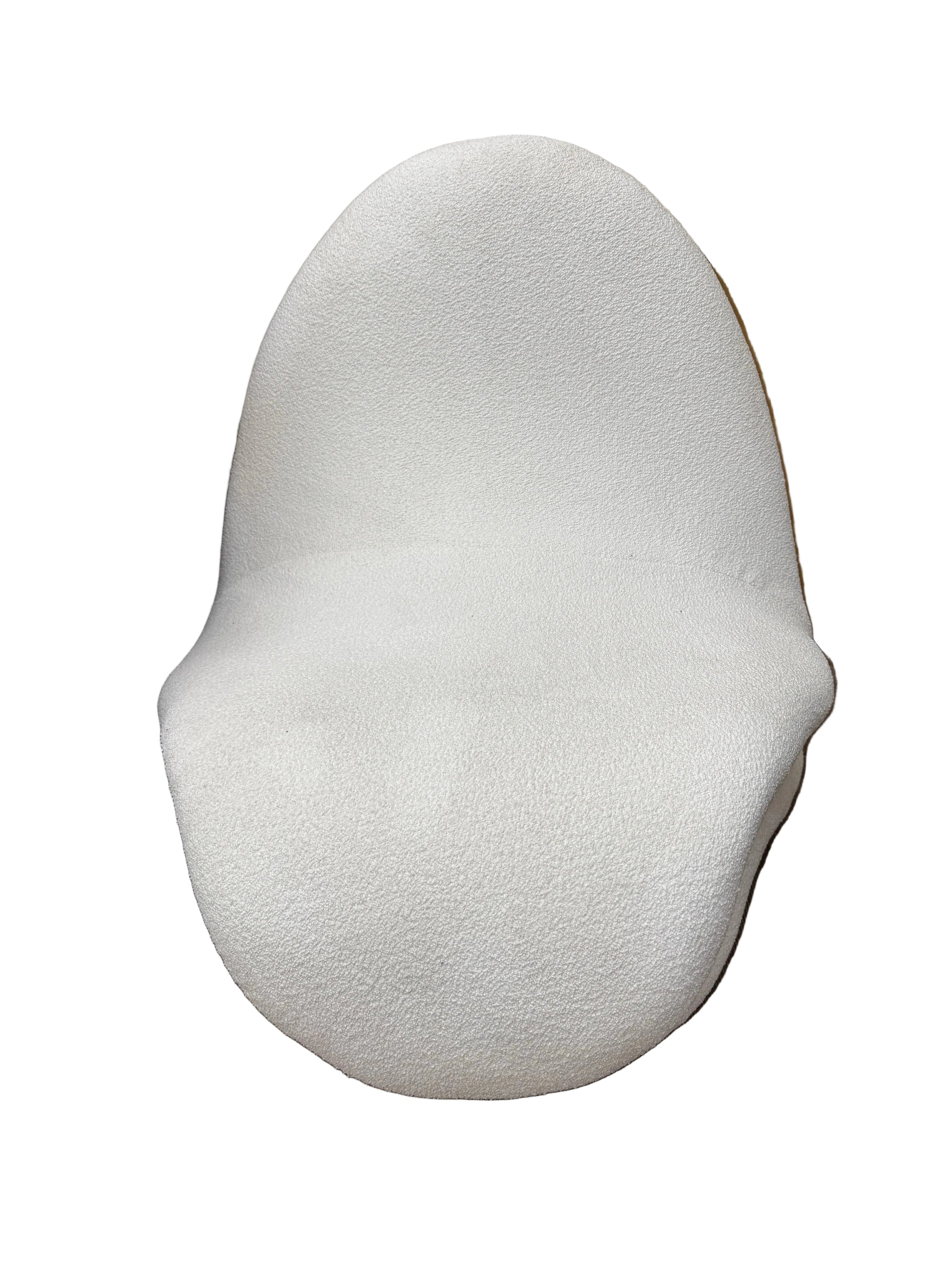 Curved Floor Chair with Faux Shearling Cover in Cream